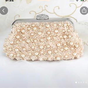 Delicate yet elegant